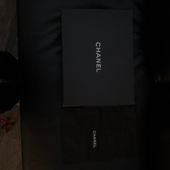 Chanel - Picture 1 of 4